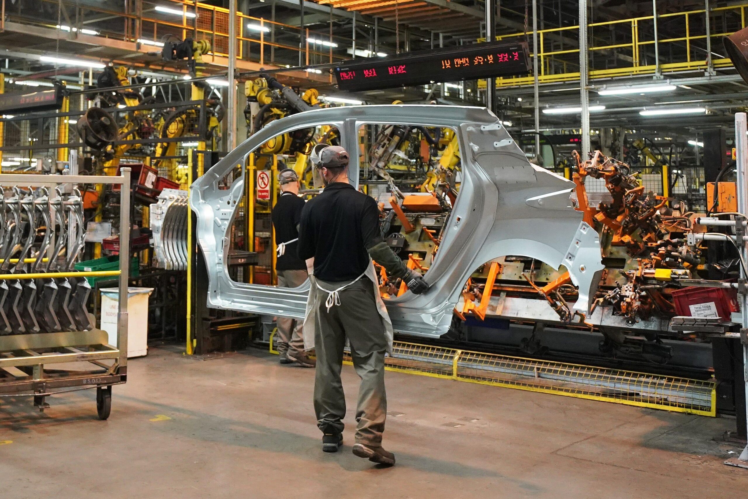 UK Labor Shortage Crisis Deepens in London as Migration Crackdown Threatens Care Homes 4 UK labor shortage affecting construction projects and workforce availability