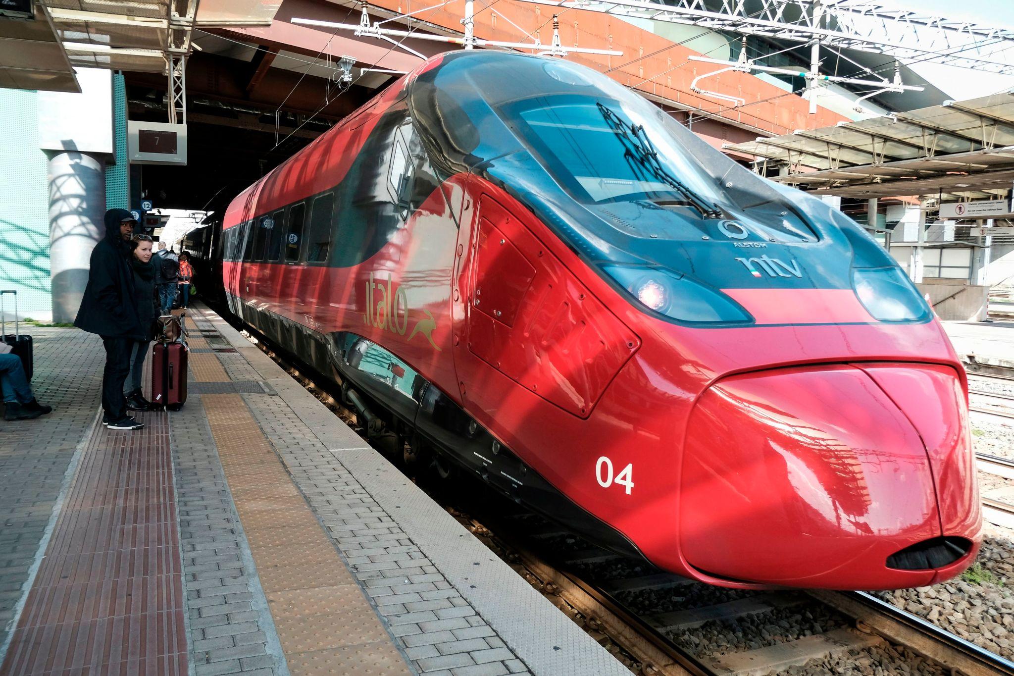 Starlink railway connectivity transforms Italian rail 1 Rooftop antenna enabling Starlink railway connectivity on moving high speed train