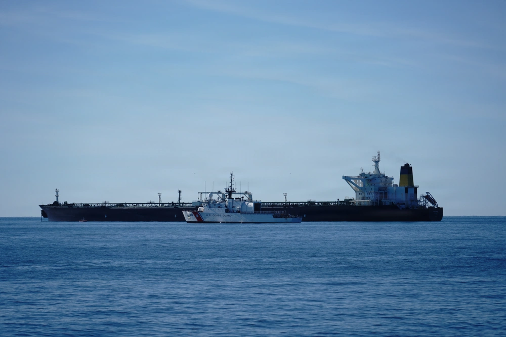 Energy Supply Disruption Persists as Strait Reopens, Markets Remain Unstable 1 Energy supply disruption affecting oil tanker convoy in international waters