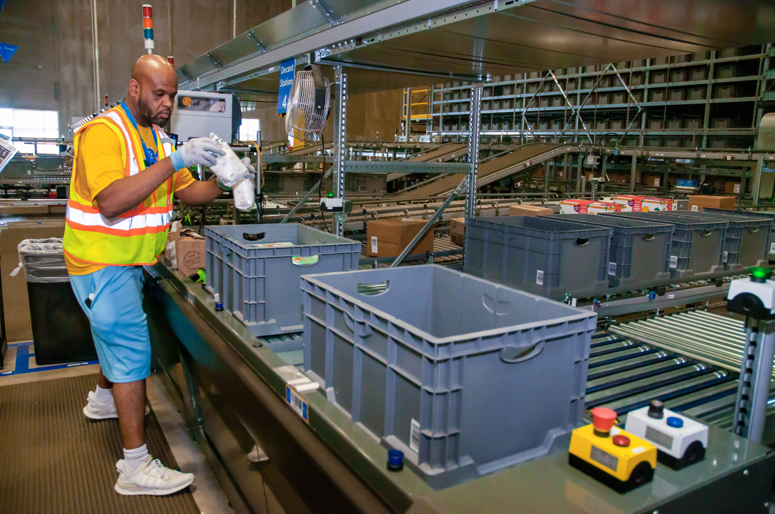 Walmart Trillion Valuation Marks Historic US Retail Moment 1 Walmart trillion valuation milestone reflected at company headquarters in 2026