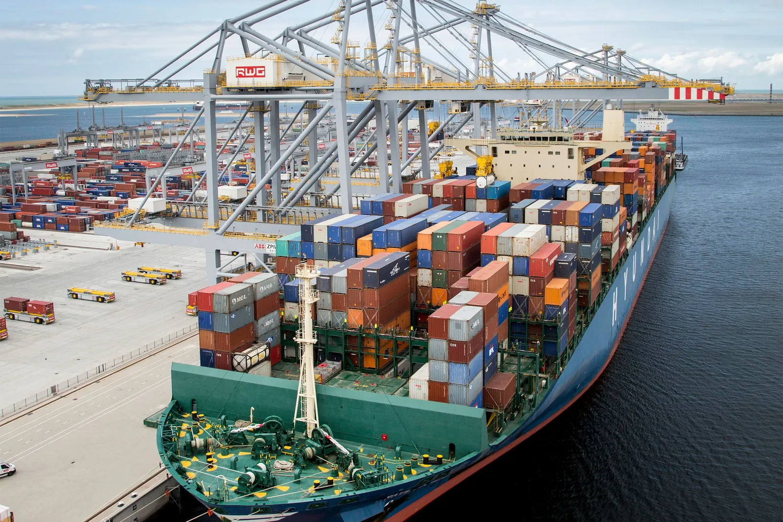 Real time data analytics supporting AI supply chain growth strategies