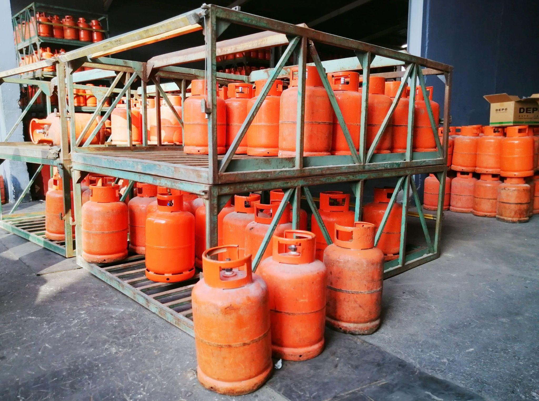 Household LPG cylinder used for cooking amid India LPG price increase
