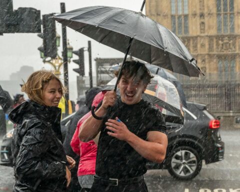 Rainy weather in the UK affecting daily life in London in 2026