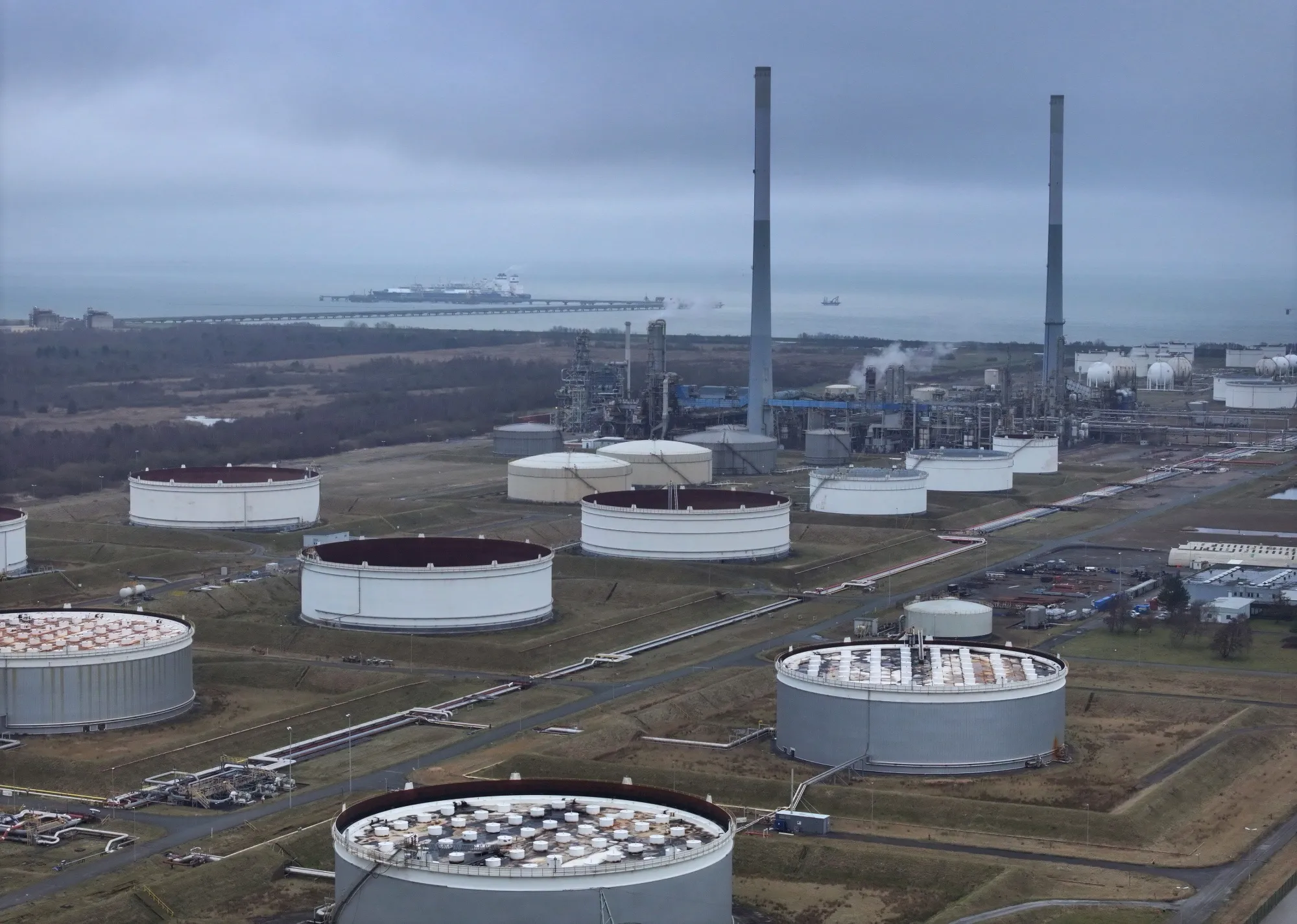 Global Energy Markets Face Severe Volatility Amid Diplomatic Uncertainty Geneva 2026 2 global energy markets energy trading desk monitoring volatility 2026