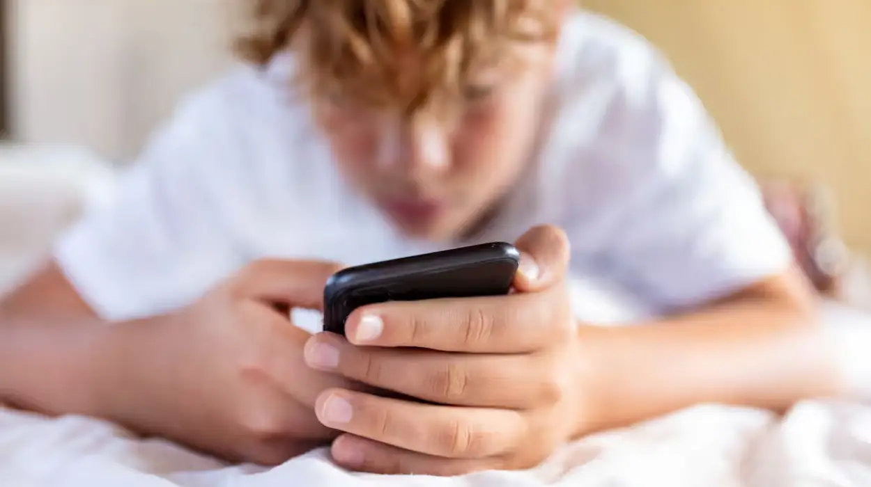 20% of UK schools sign smartphone-free parent pact