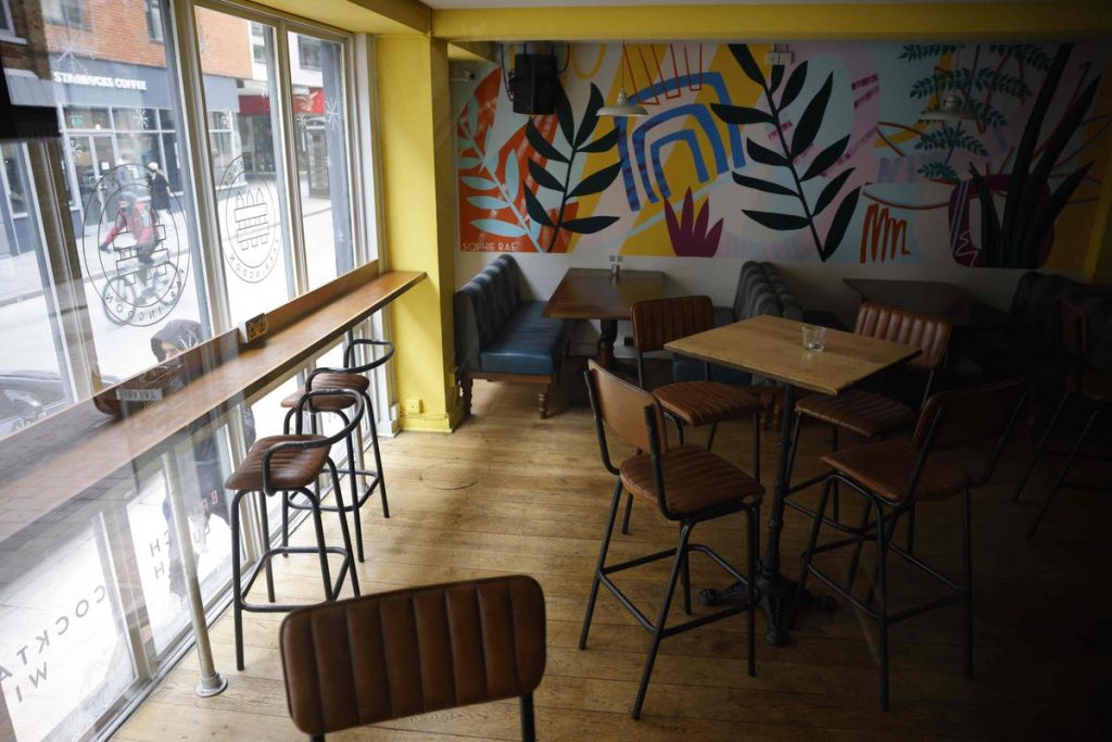 Boris Johnson ‘will risk 1m jobs by failing to name date for pubs and restaurants to open’