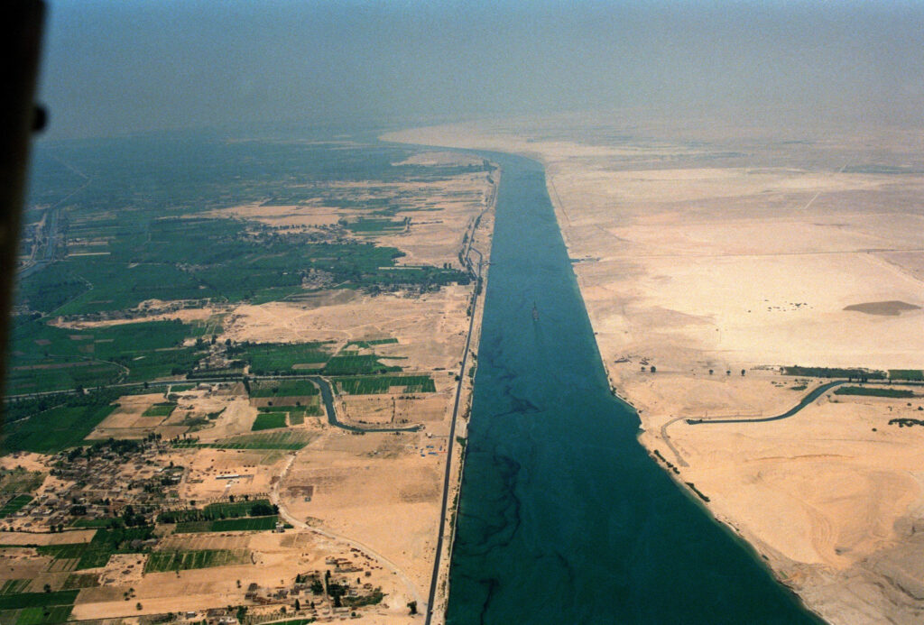 A tanker disaster on the FSO Safer might shut the Suez Canal