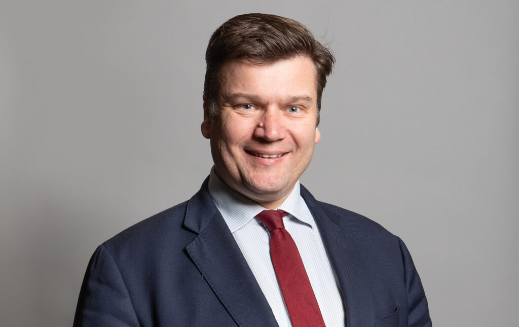 British troops should not travel to Ukraine to fight and ‘click some selfies’