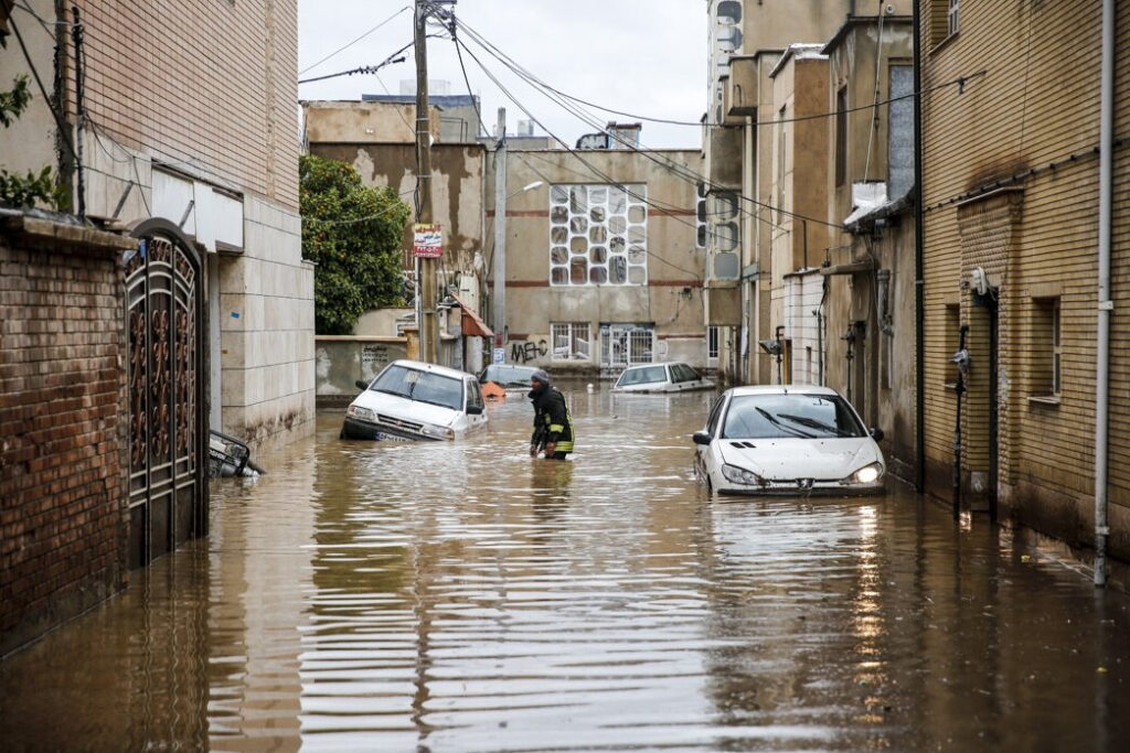 Flash flood in southern Iran claims lives of over 21 people