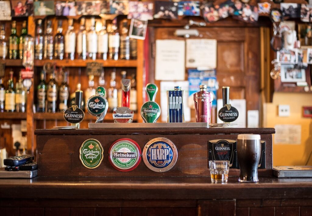 UK: Thousands of pubs could shutdown without support with bills