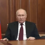 putin is posing for picture