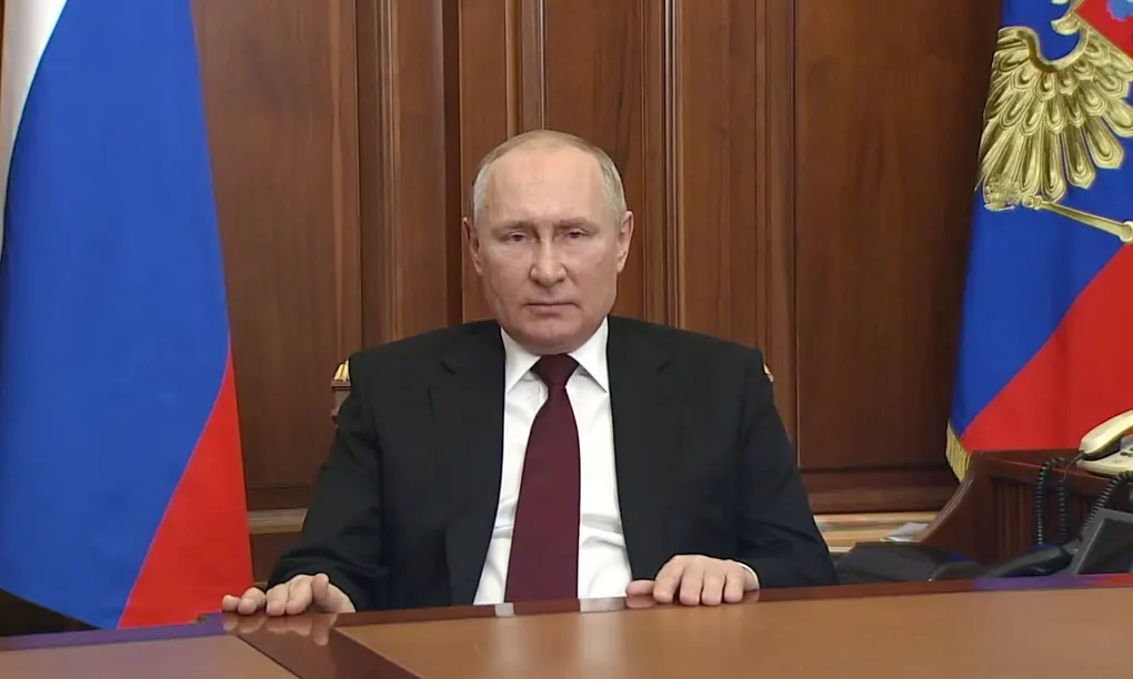 putin is posing for picture