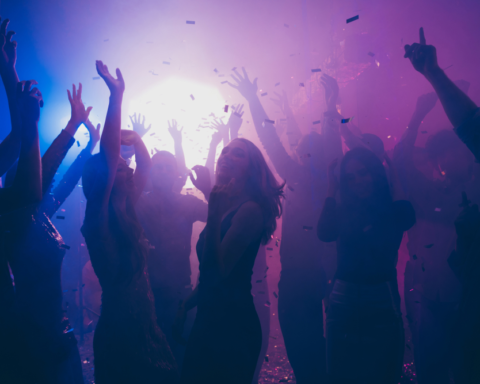 girls dancing in club
