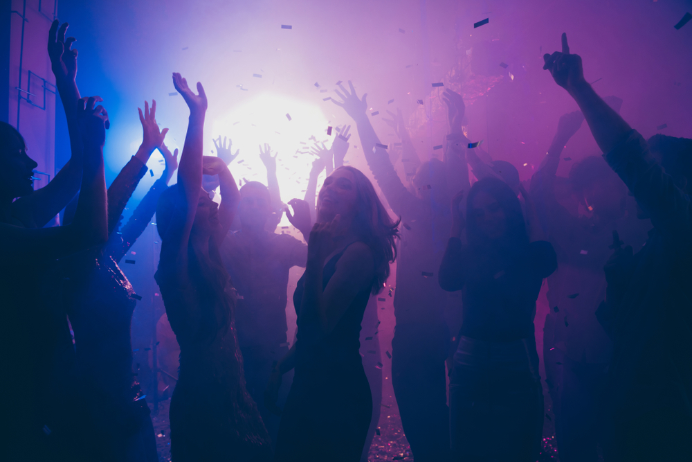 girls dancing in club