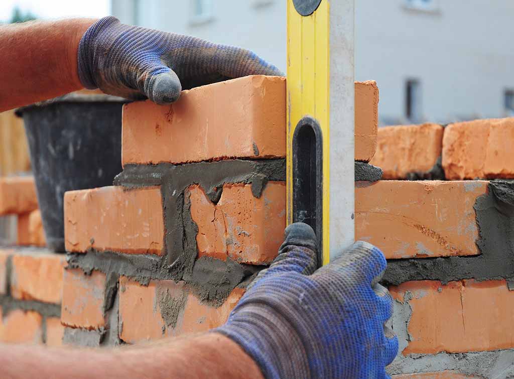 The Average Bricklayer Salary in the UK