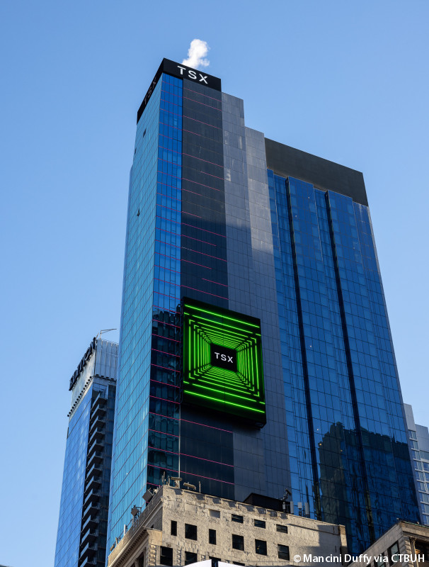 Canadian Stock Market Under Pressure as Global Tensions Escalate Toronto 2026 3 Investors monitoring Canadian stock market movements in Toronto