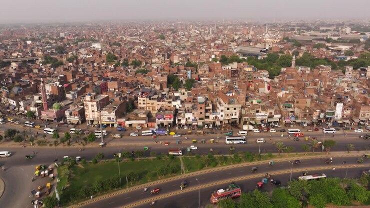 Emergency crews responding after Quetta bomb explosion