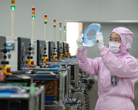 China semiconductor industry developing AI chip technology