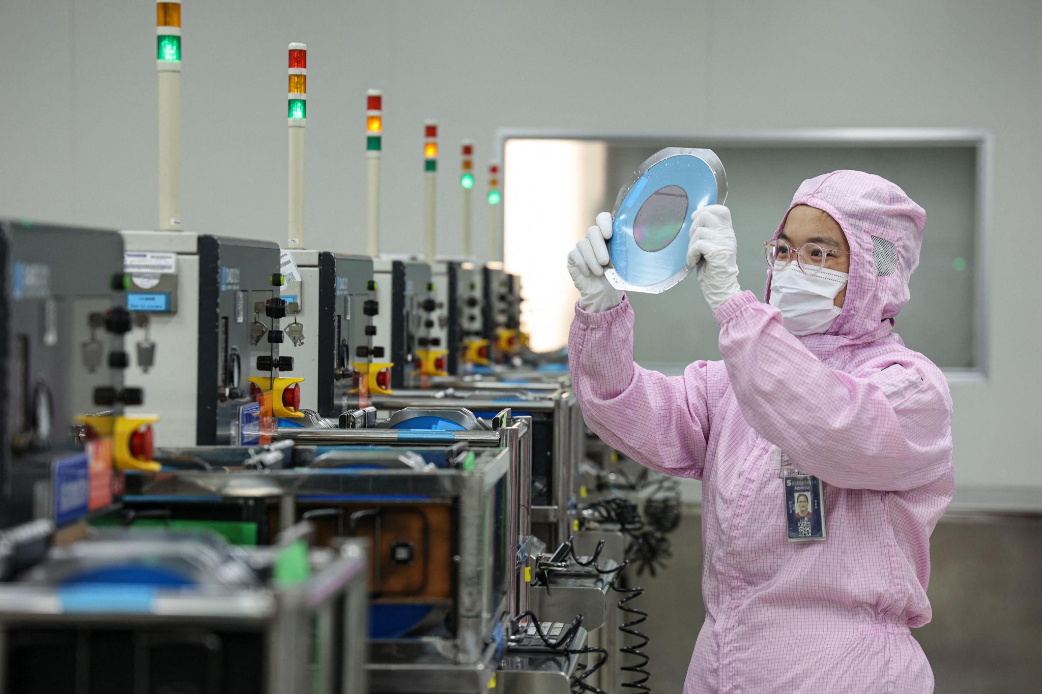 China semiconductor industry developing AI chip technology