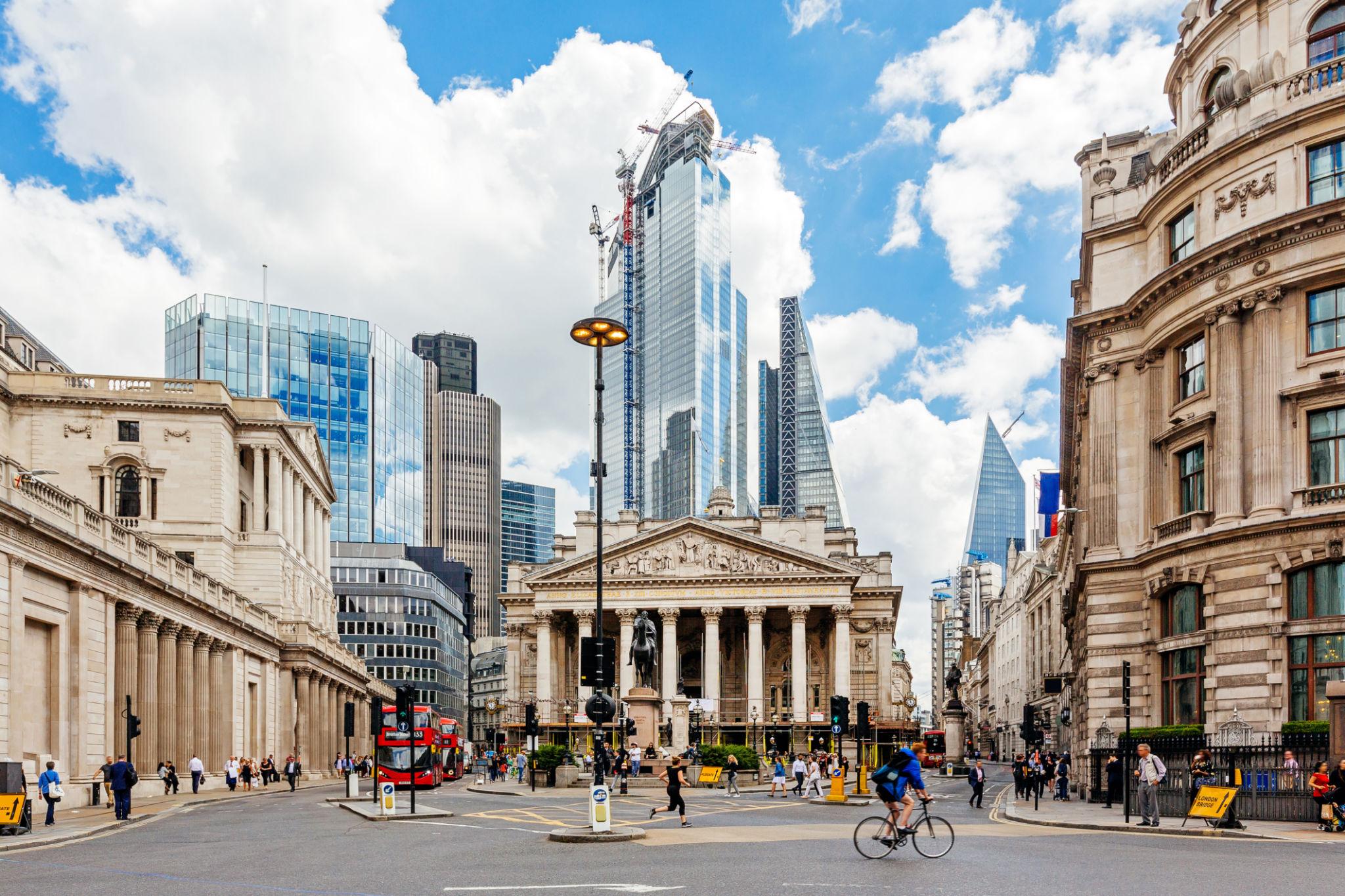 UK inflation news influencing investor sentiment in London's financial district