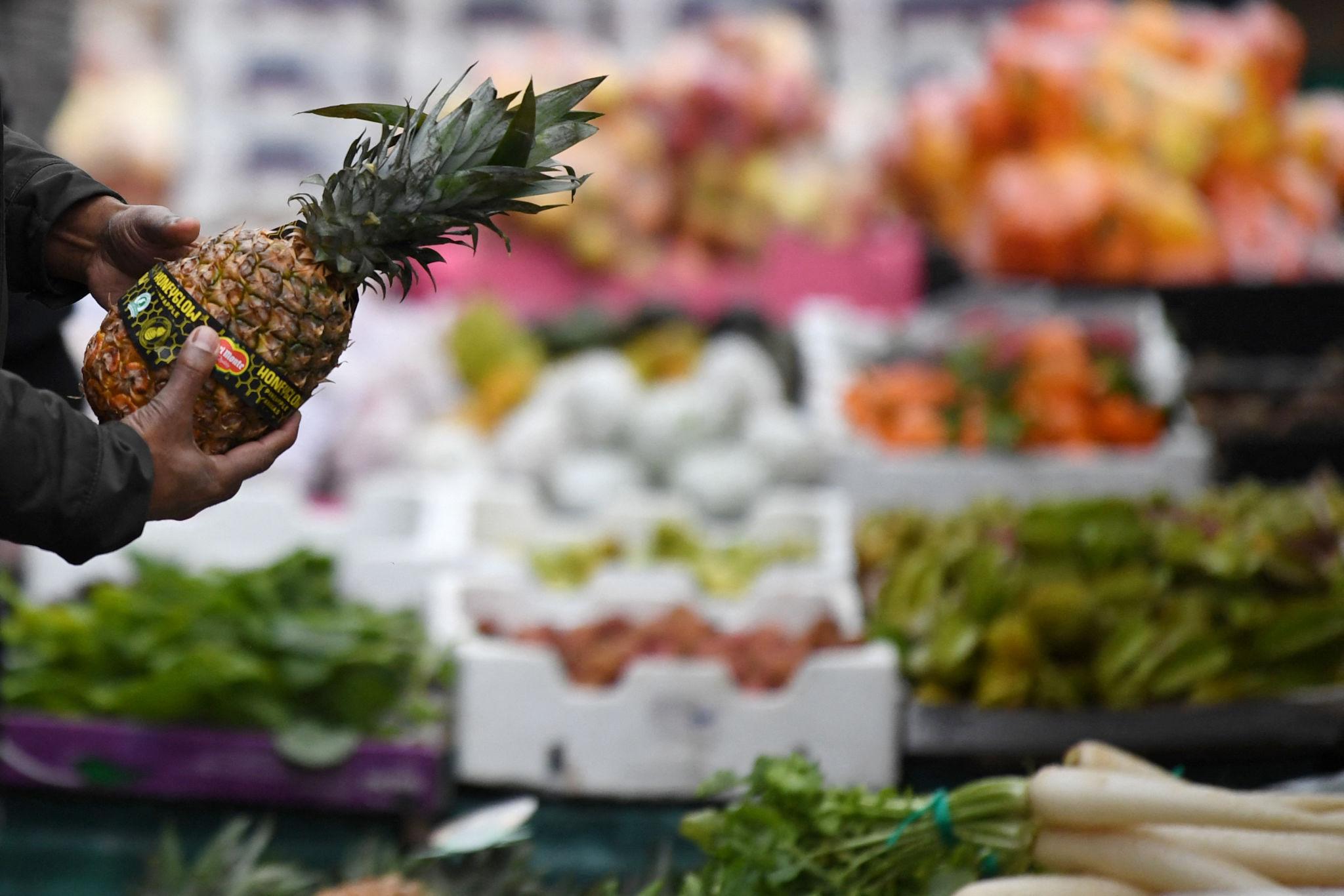 UK grocery inflation affecting supermarket shopping and household budgets