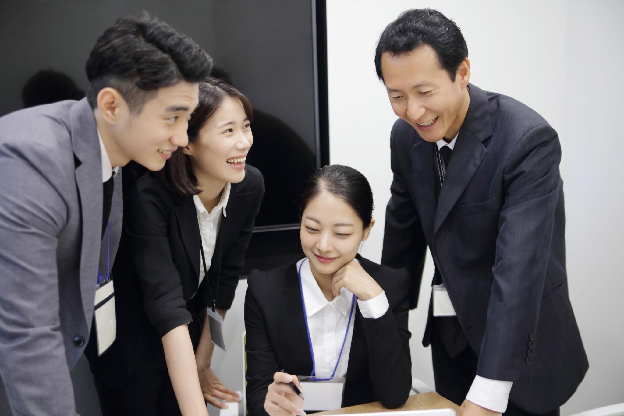 Samsung Wage Negotiations Face Court Battle as Union Challenges Pay Vote in South Korea 2026 2 Samsung wage negotiations involving labor union representatives discussing employee pay agreement