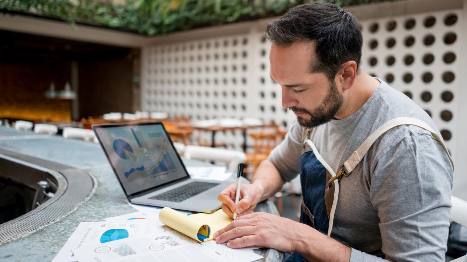 Entrepreneur preparing documents to register a limited company in the UK in 2026