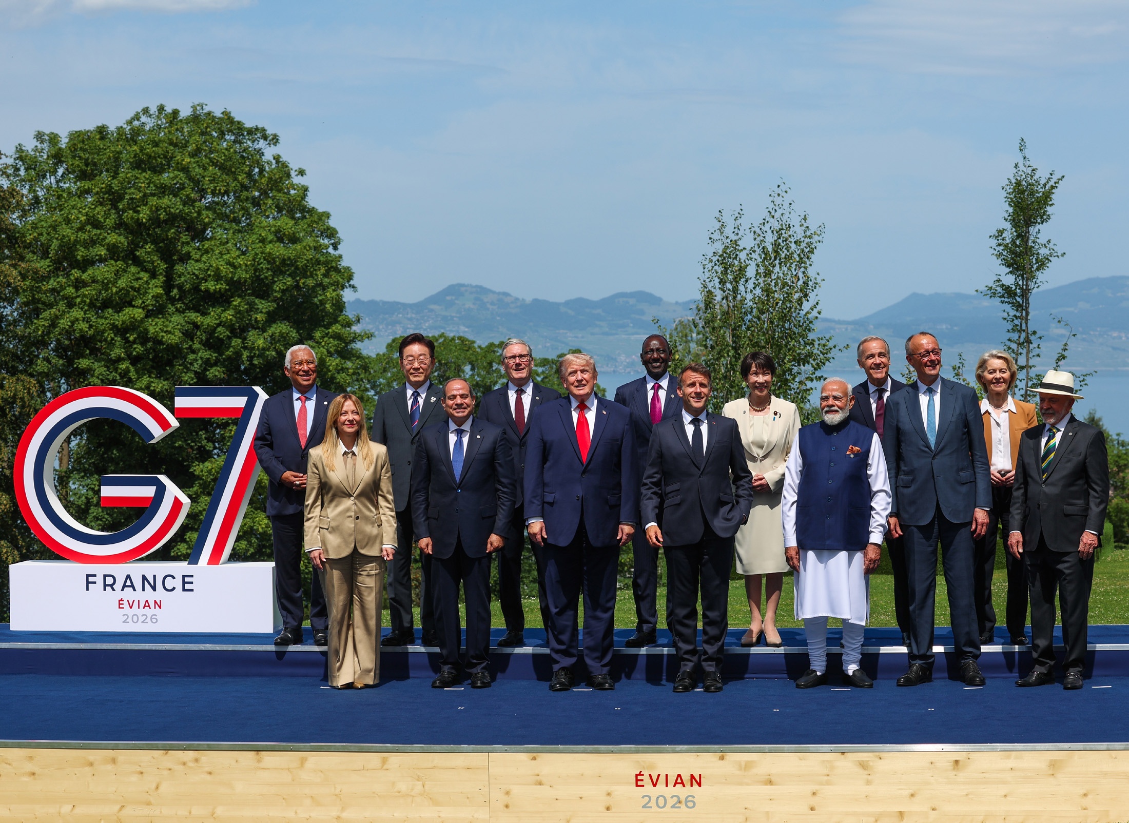 G7 leaders back Ukraine diplomacy