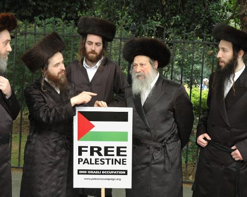 Jewish anti-Zionist group protests settlement sales