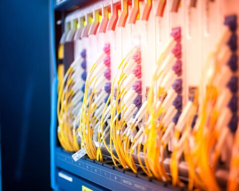 Data center connectivity optical fiber systems powering AI data centers