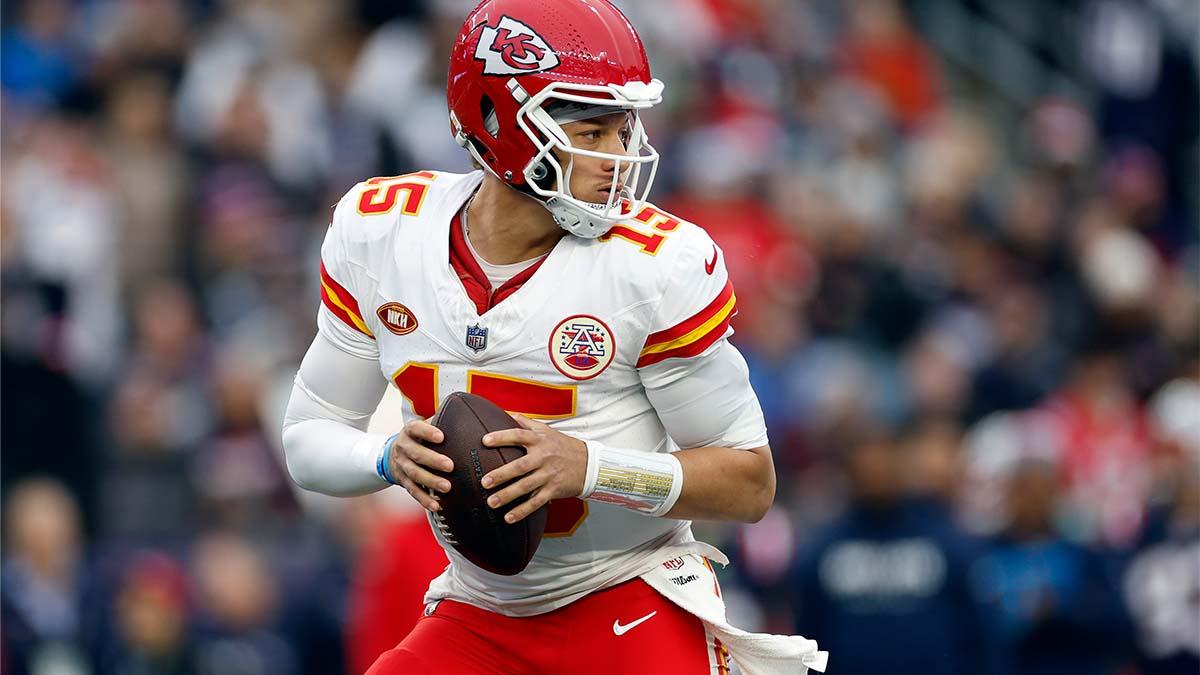 Patrick Mahomes vs Dak Prescott contract record deal