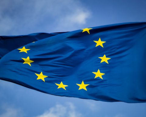 Swiss voters reject cap and maintain European Union ties