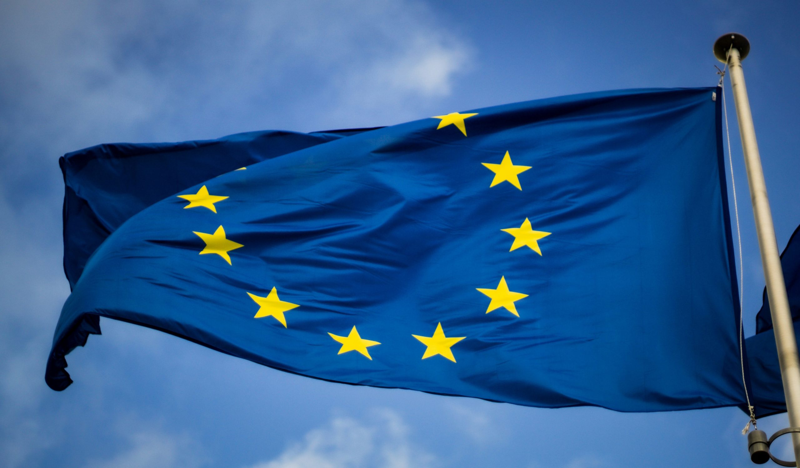 Swiss voters reject cap and maintain European Union ties