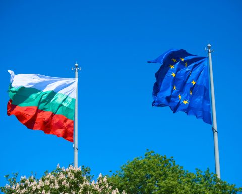 Bulgaria halts arms deliveries to Ukraine