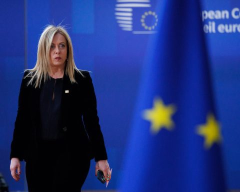 Giorgia Meloni G7 summit photo
