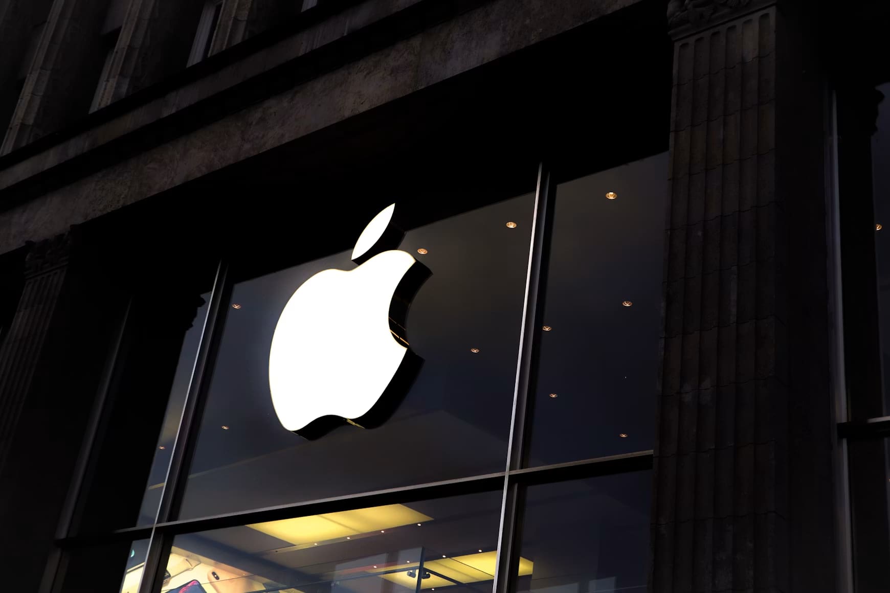 Apple retail store selling MacBook and iPad devices