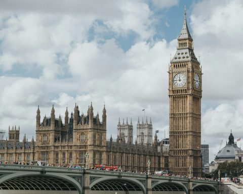 MPs protest Israeli real estate event