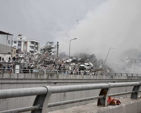 Devastation following the Venezuela quake in La Guaira