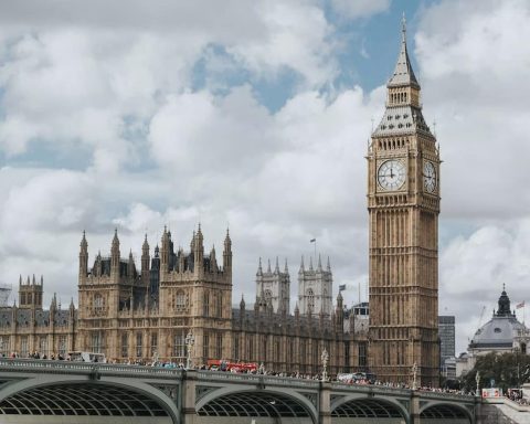 Keir Starmer resigns as Britain prepares for seventh prime minister