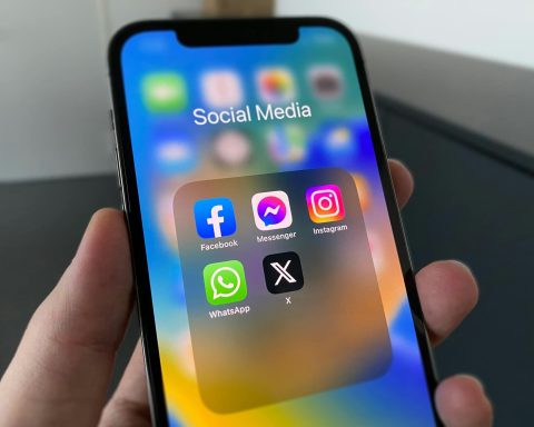 UAE sets minimum social media age at 15