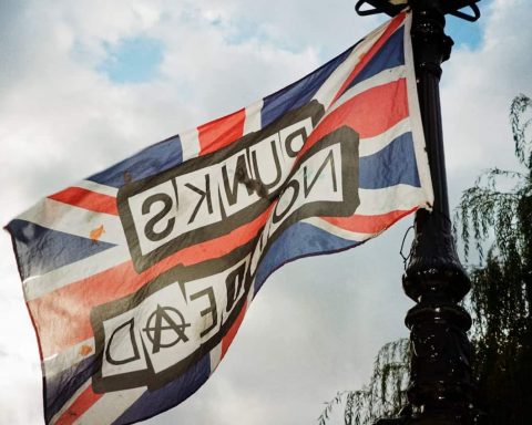 UK hits 36.9°C June temperature record