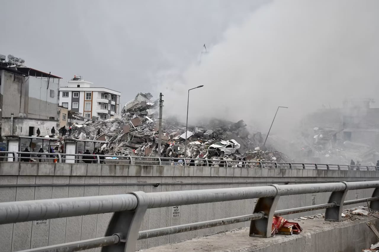 Buildings destroyed in Venezuela twin quakes