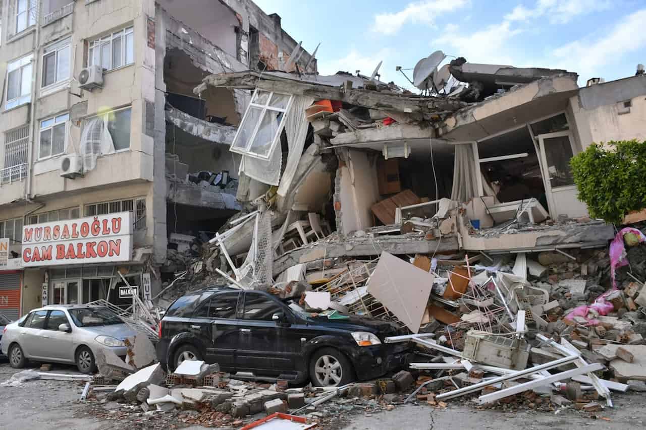 Volunteers transporting aid in aftermath of Venezuela earthquake