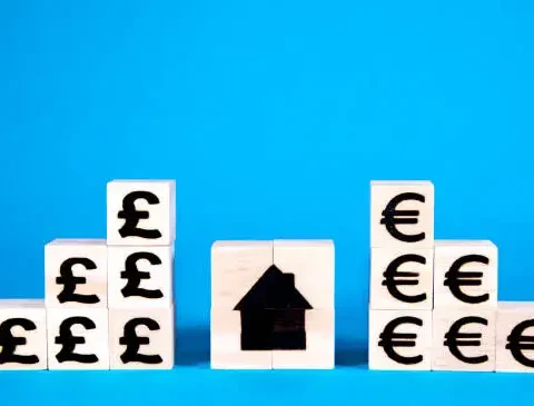 Newly built residential homes highlighting trends affecting UK homebuilder stocks in 2026