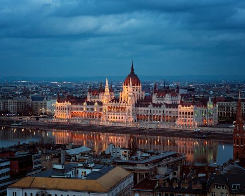Hungary launches probe into Ukrainian cash seizure at parliament