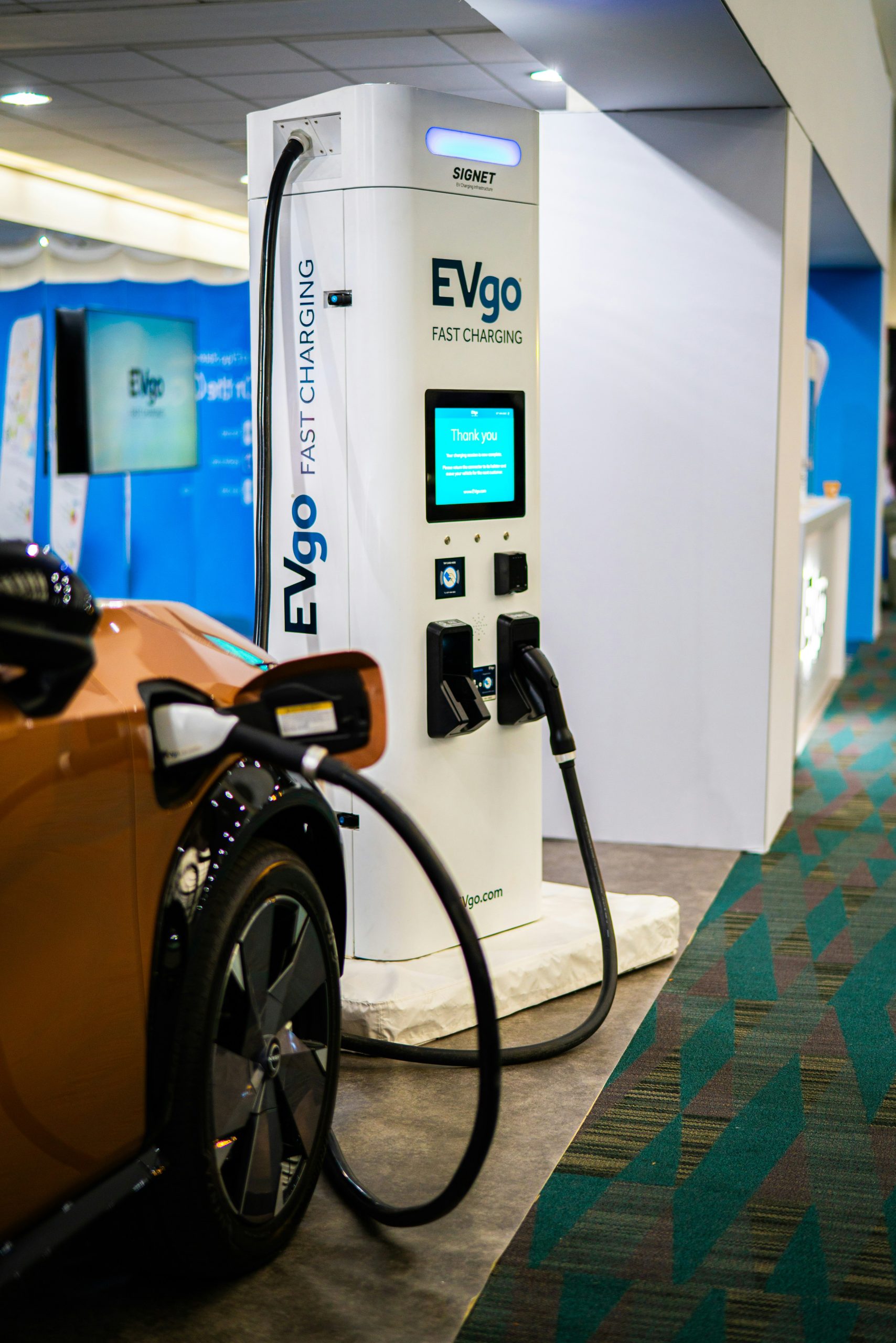 Will UK Electric Vehicle Policy Changes Increase CO2 Emissions in London, UK 2026? 1 UK electric vehicle policy debate as electric cars charge at a public station in London during 2026