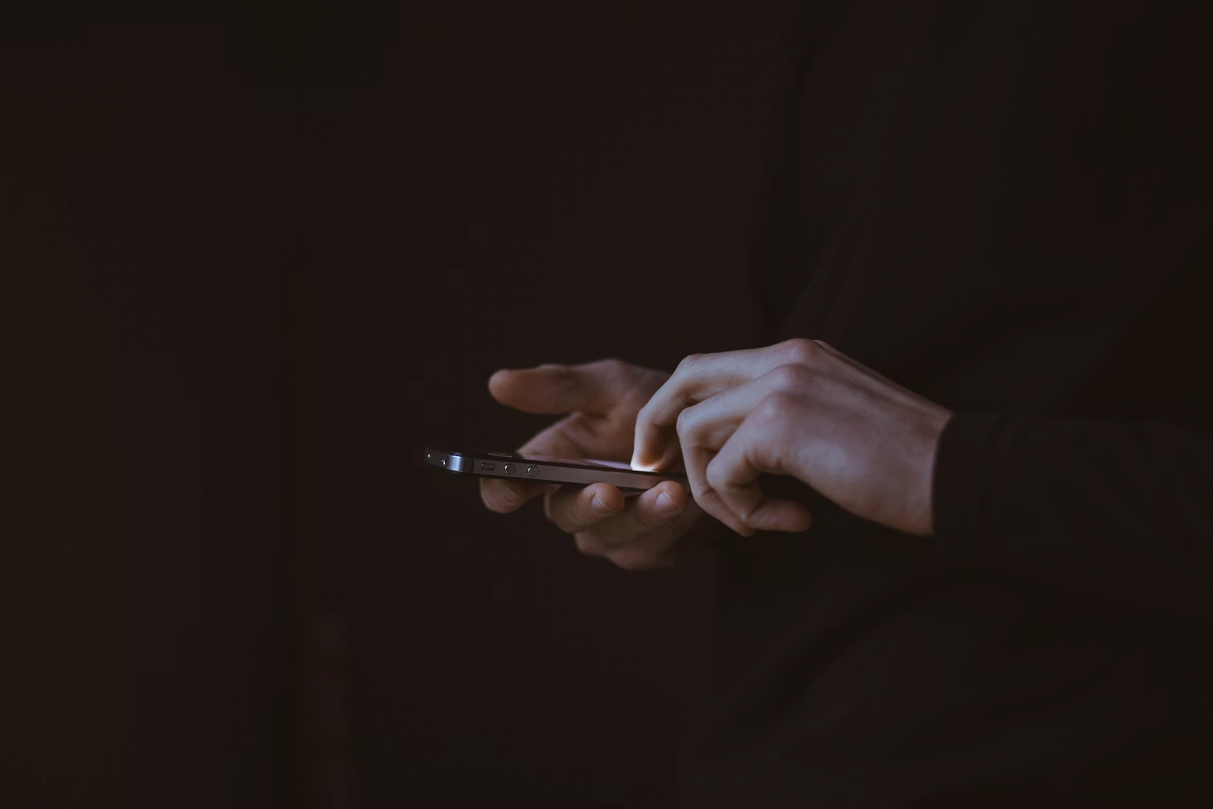 Afghanistan smartphone ban government building