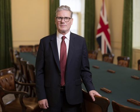 Keir Starmer resigns as prime minister OF UK