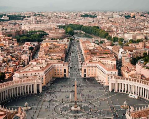 Vatican rejects Catholic women preaching