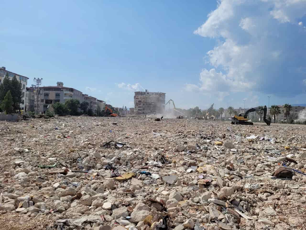 International teams conduct Venezuela quake rescue efforts